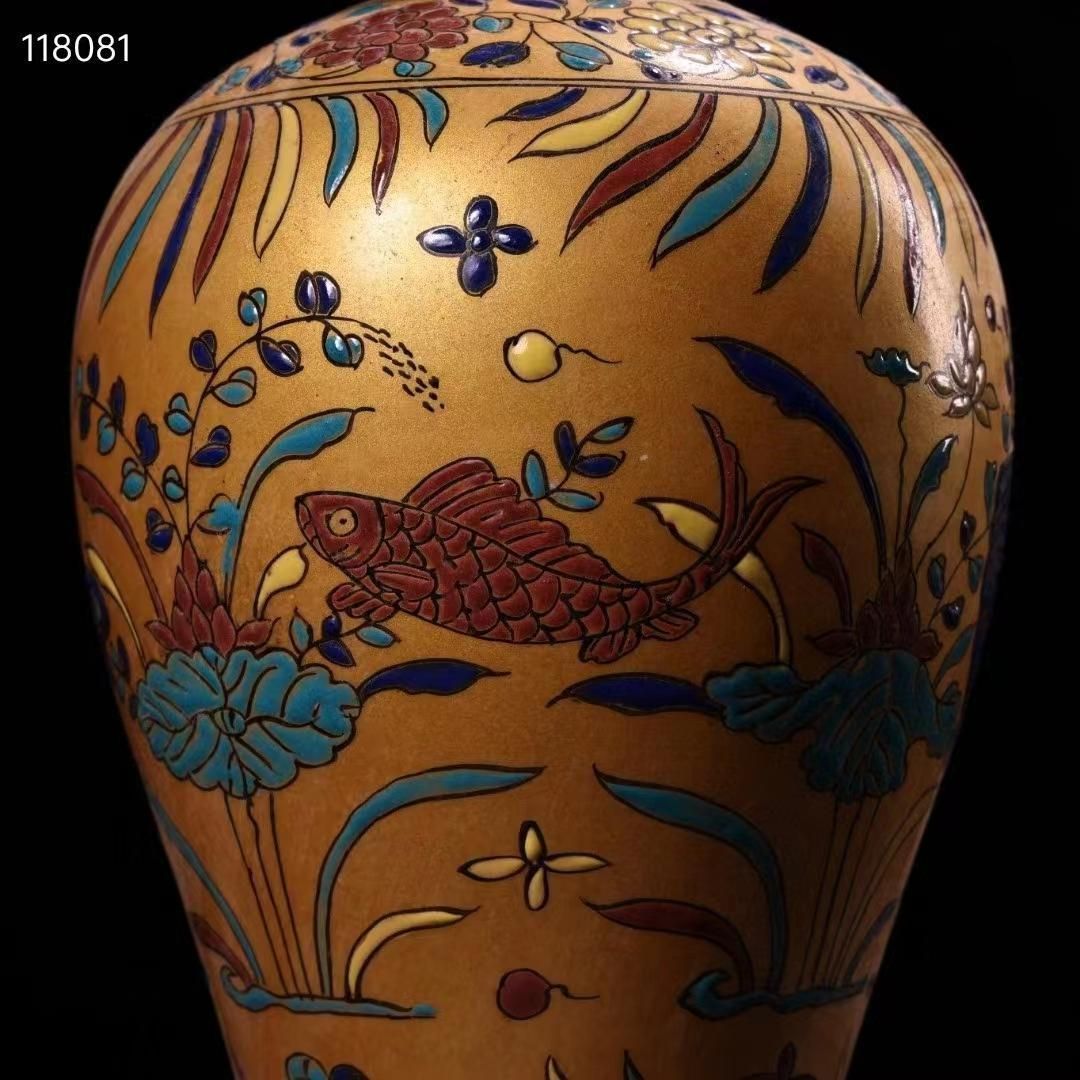 中国古美術・稀有品・純手描き金粉彩陶瓷花瓶・黑檀木箱付き・観賞瓶