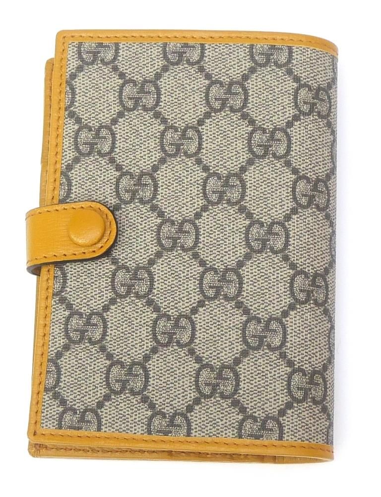 グッチ GUCCI パスポートケース GGスプリーム インターロッキング  