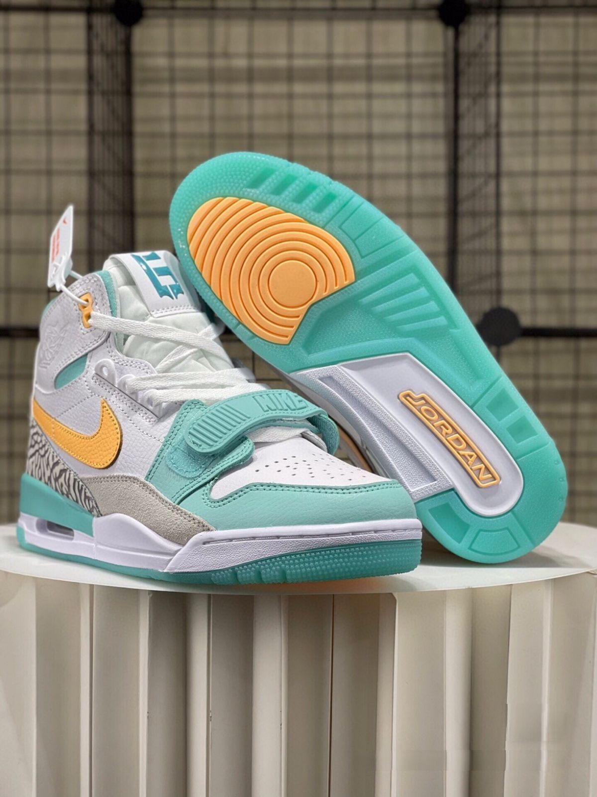 ナイキ JORDAN LEGACY312 27cm 新品未使用　箱無　別箱 箱無値引27cm 新品未使用タグ付き【NIKE 】エアジョーダン