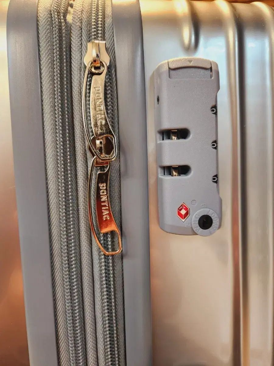 拡張機能付き キャリーケース