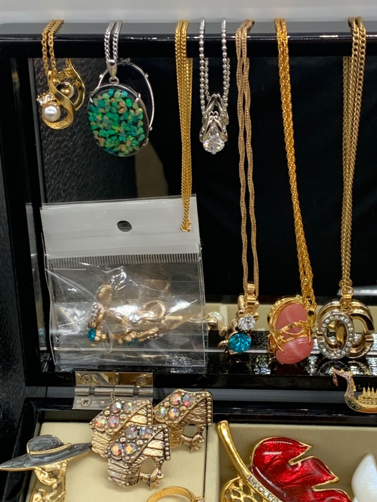 遺品整理　アクセサリー　ネックレス　イヤリング　ピアス　ブローチ　時計 遺品整理 生前整理 アクセサリー まとめ売り ネックレス リング