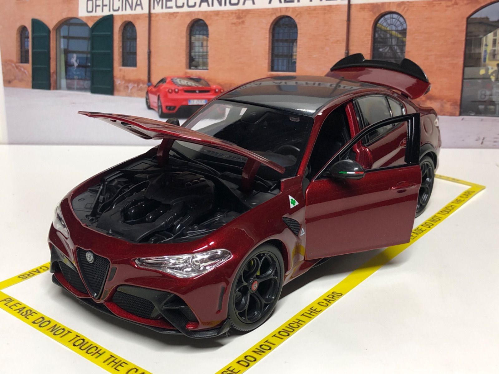 Burago 1/18 Alfa Romeo Giulia GTA メタリックレッド アルファロメオ