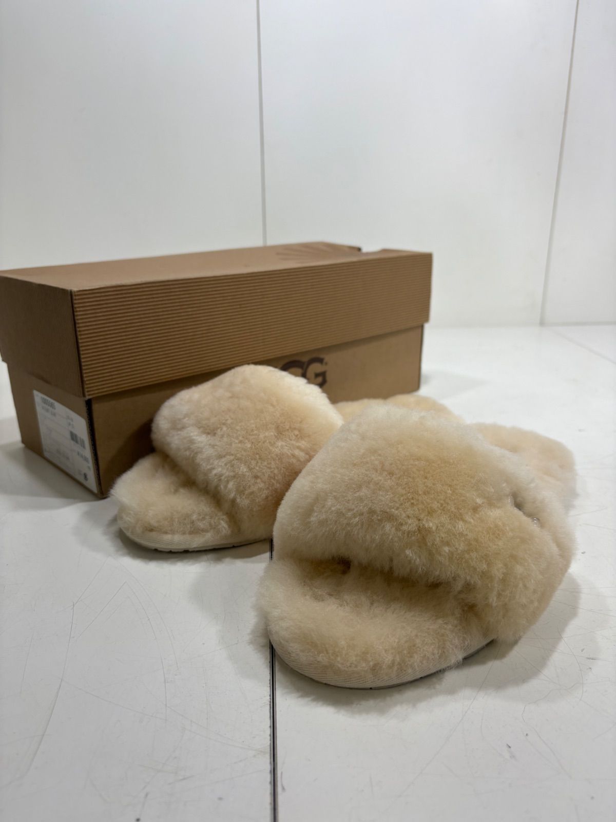未着用 UGG W FLUFF SLIDE サンダル 25.0cm ナチュラル 1005565 定価15 400円