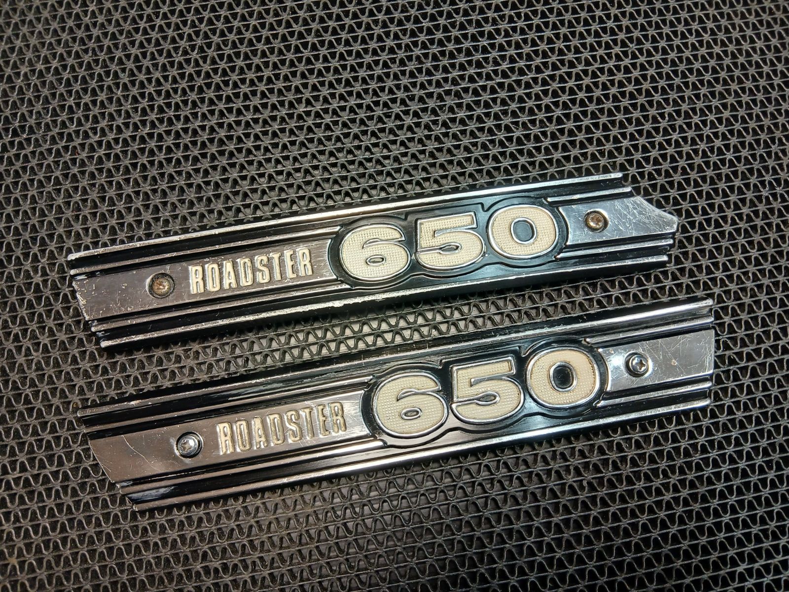 カワサキ W3 当時物 純正サイドカバーエンブレム左右 状態良好品 650-RS 昭和48年 実動車両 W2TT W1SS ダブサン マッハMACH W1SA 旧車絶版 Z 動画あり