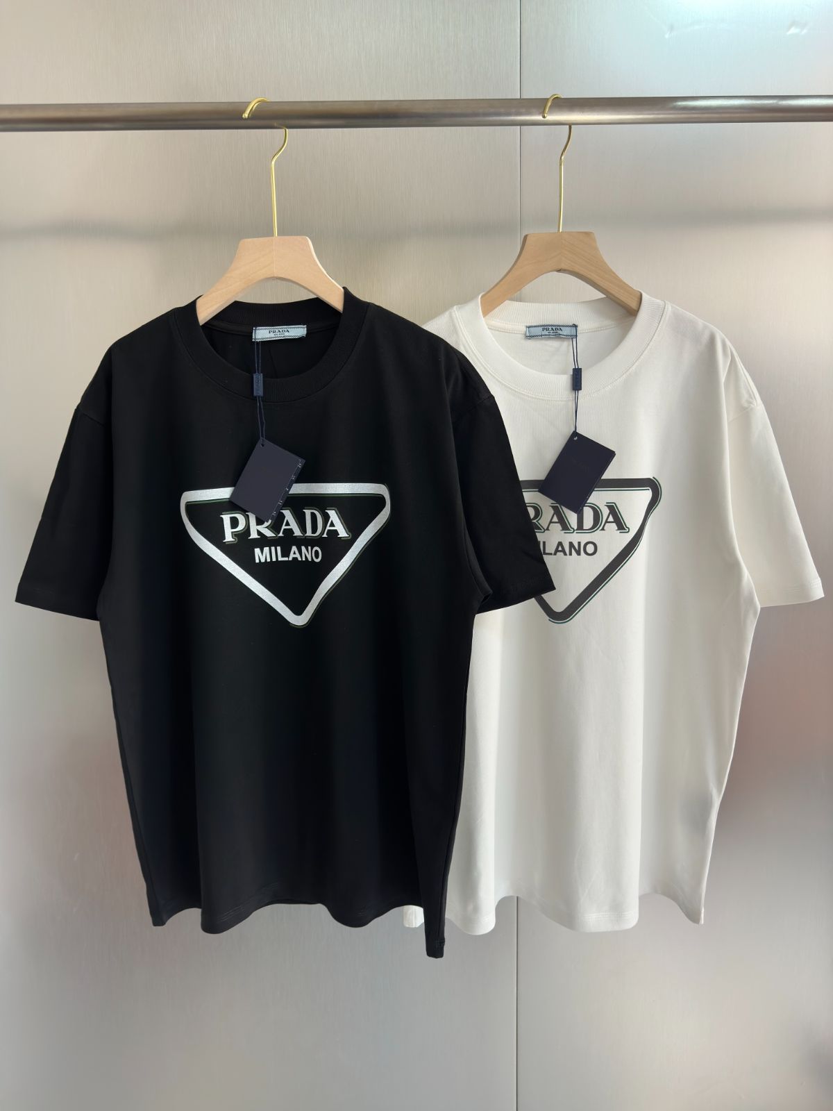 プラダ Prada クラシックロゴラウンドネック 半袖 Tシャツ