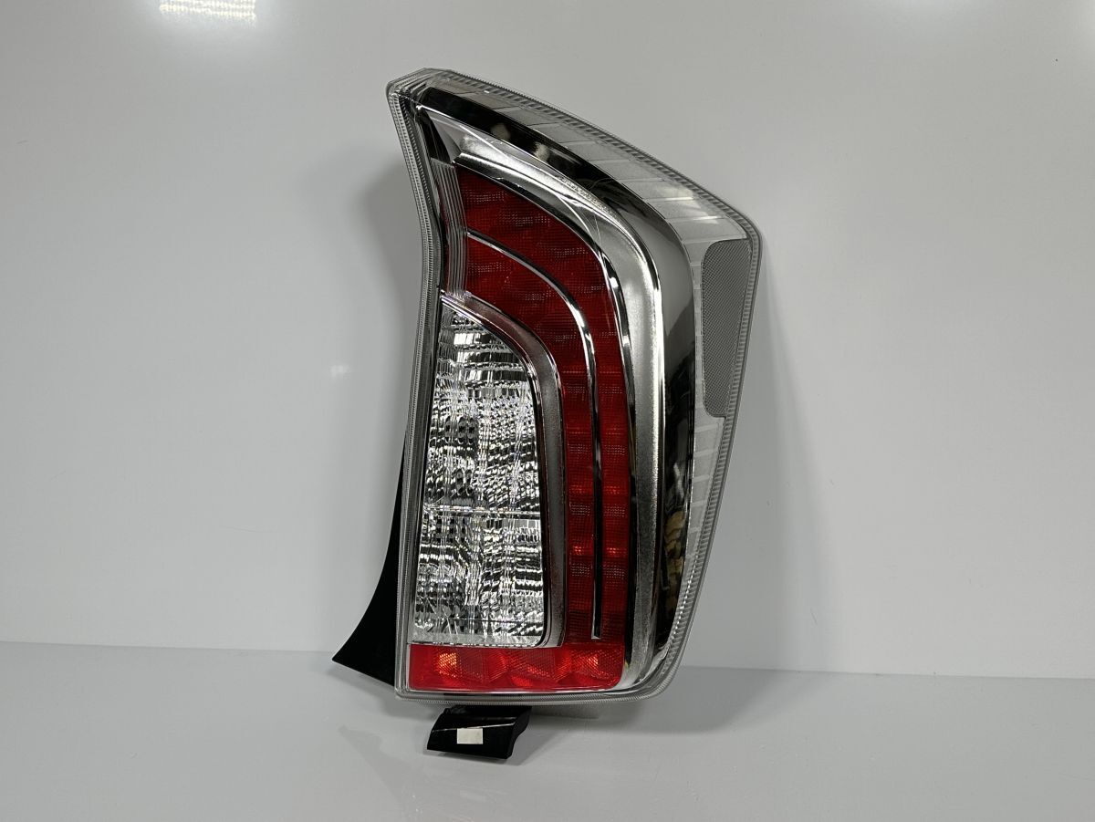 破損なし 低走行 プリウス ZVW30 後期 純正 右テールランプ 下側ブラケット付 LED シルバー 81550-47170 81551-47170 47-55 管理28064