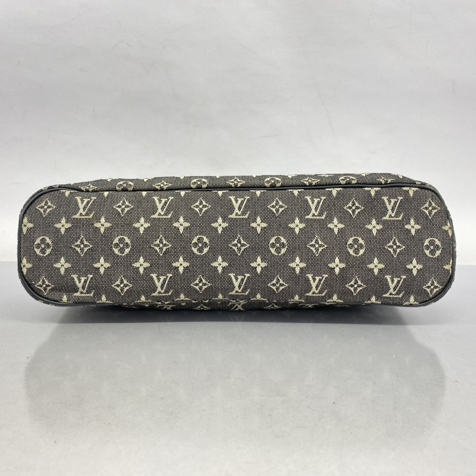 Vuitton ルイ