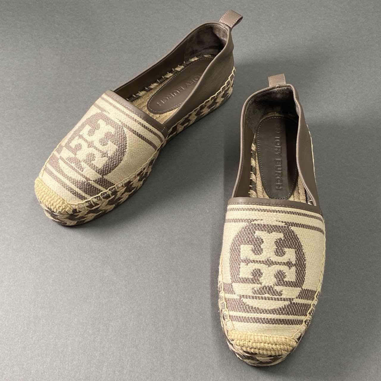 1f27 《美品》 TORY BURCH トリーバーチ レザー切替 ロゴ入り 