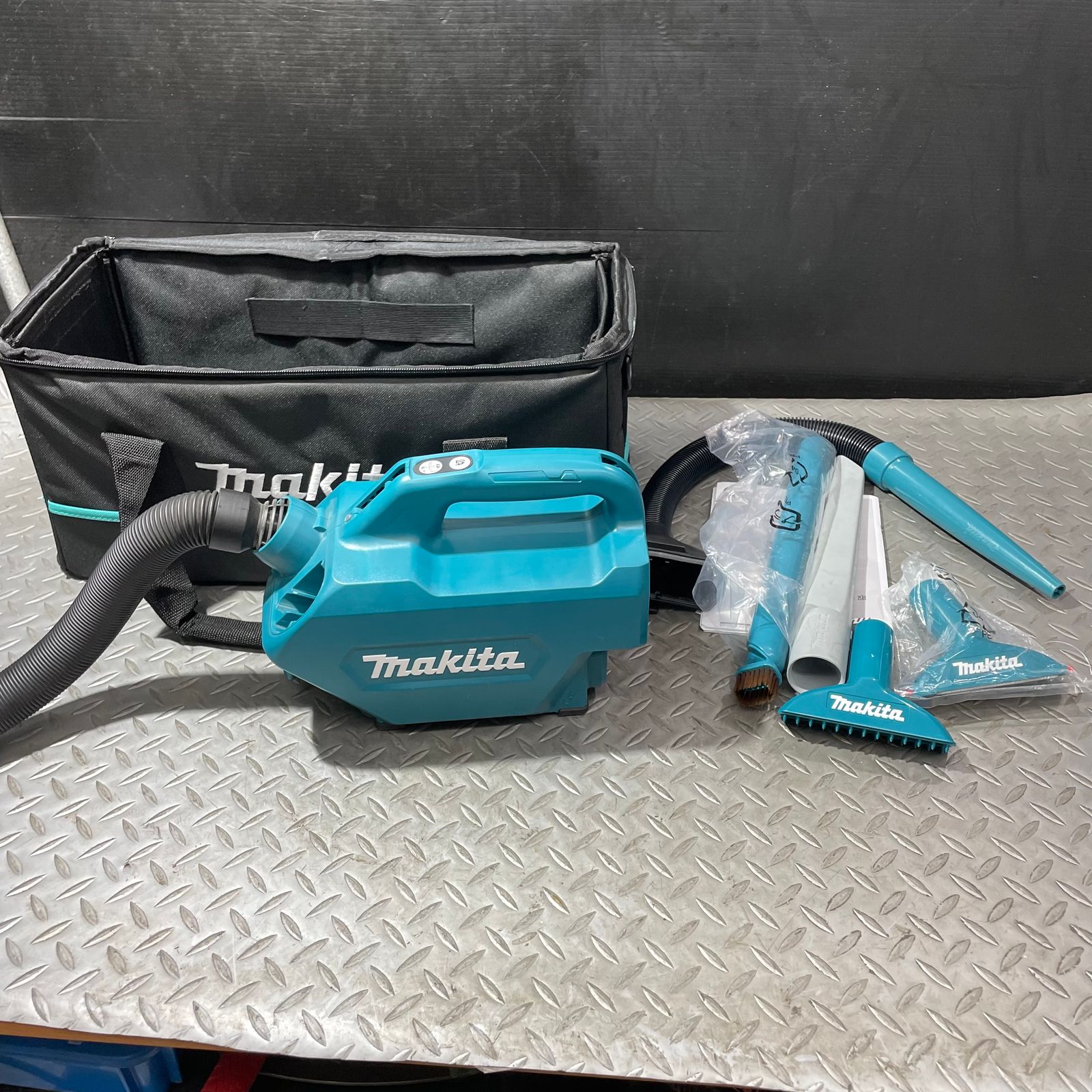 ☆マキタ(makita) コードレス掃除機(充電式クリーナー) CL121DZ【草加店】 マキタ マキタ 充電式クリーナ 10.8Vスライド式 CL121DZ 本体