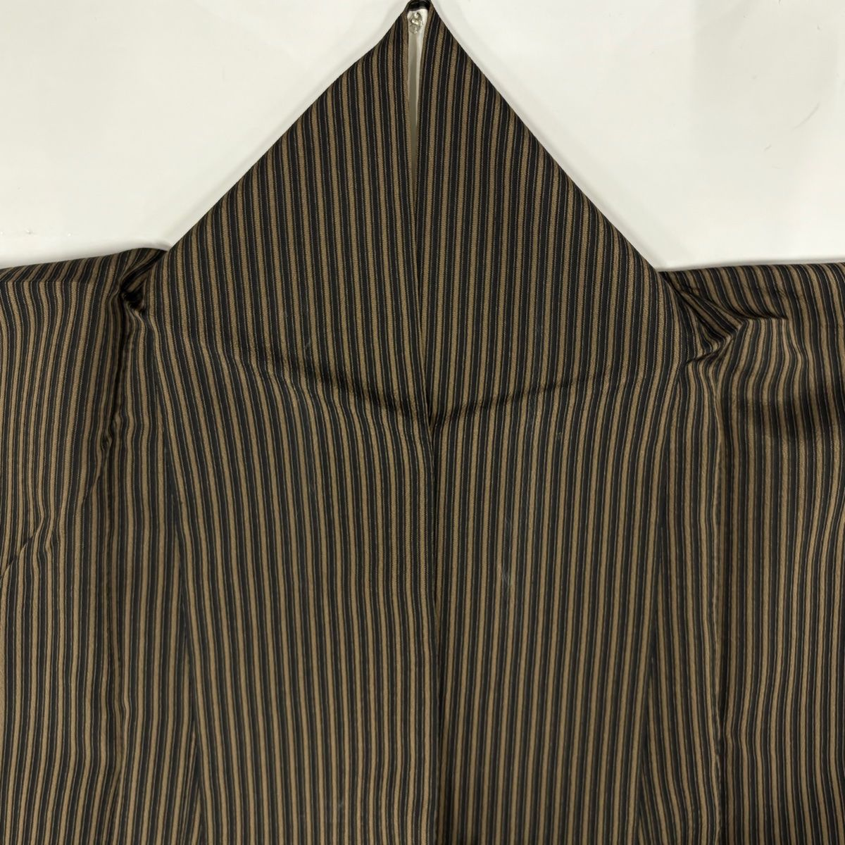 お召 身丈175cm 裄丈69cm L 袷 縦縞 焦茶色 正絹 名品 【中古