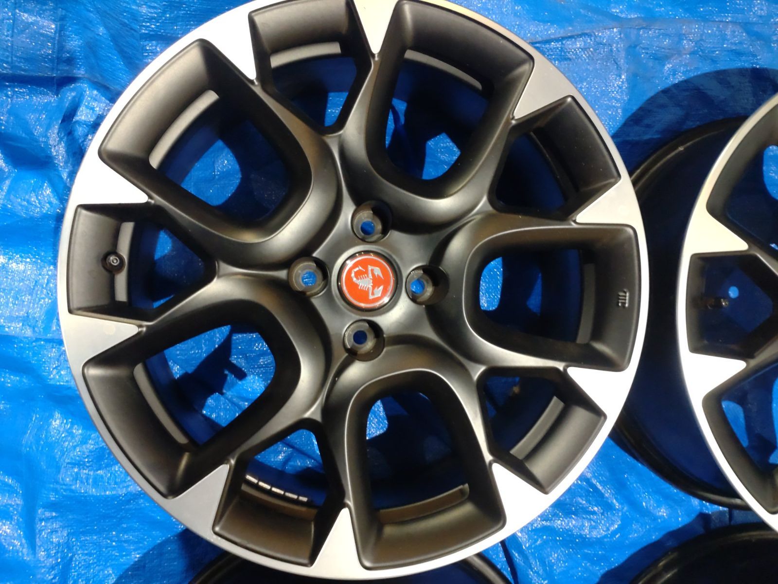 アバルト595 コンペティツィオーネ 純正ホイール アバルト 595用