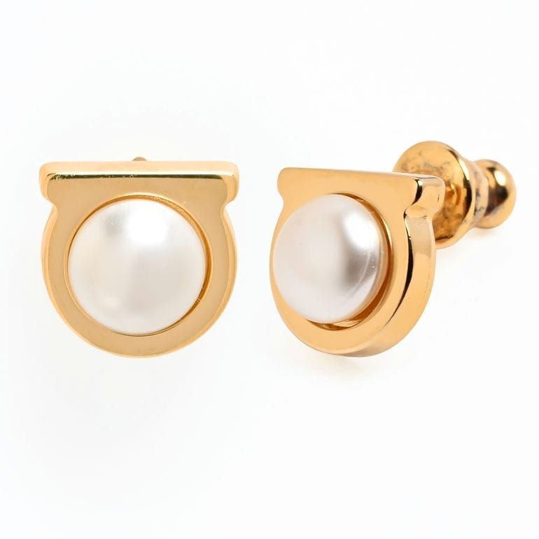 【新品未使用】Ferragamoピアス パール付き フェラガモ Salvatore Ferragamo サルヴァトーレフェラガモ