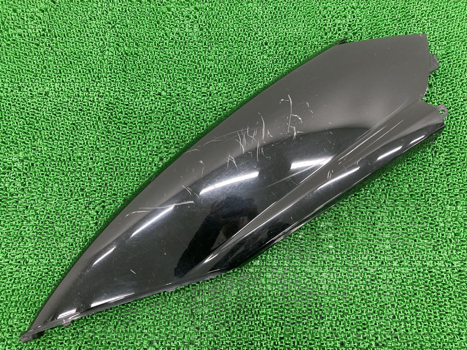マジェスティ シートカウル 左 黒 4D9 ヤマハ 純正 中古 バイク 部品 