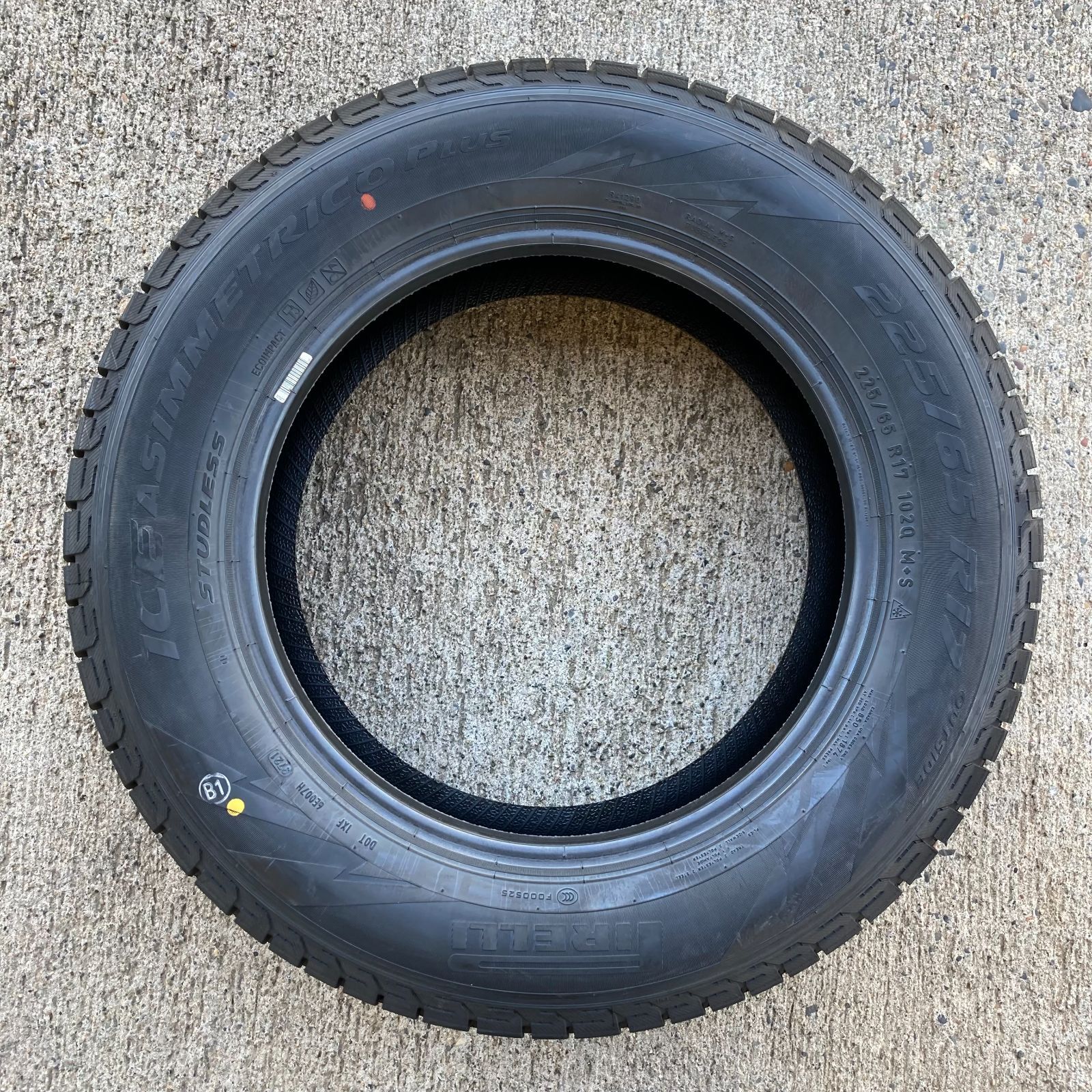 ピレリーICEアシンメトリコPLUS 225/65/17 RAV4スタッドレス 225/65R17