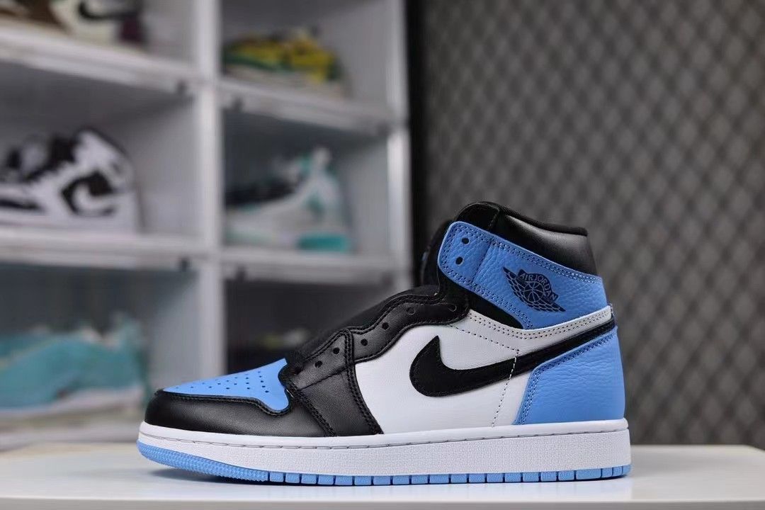 NIKE AIR JORDAN 1 RETRO HIGH OG 【UNC】 ナイキ エア ジョーダン 1 レトロ ハイ OG メンズ ハイカット UNIVERSITY