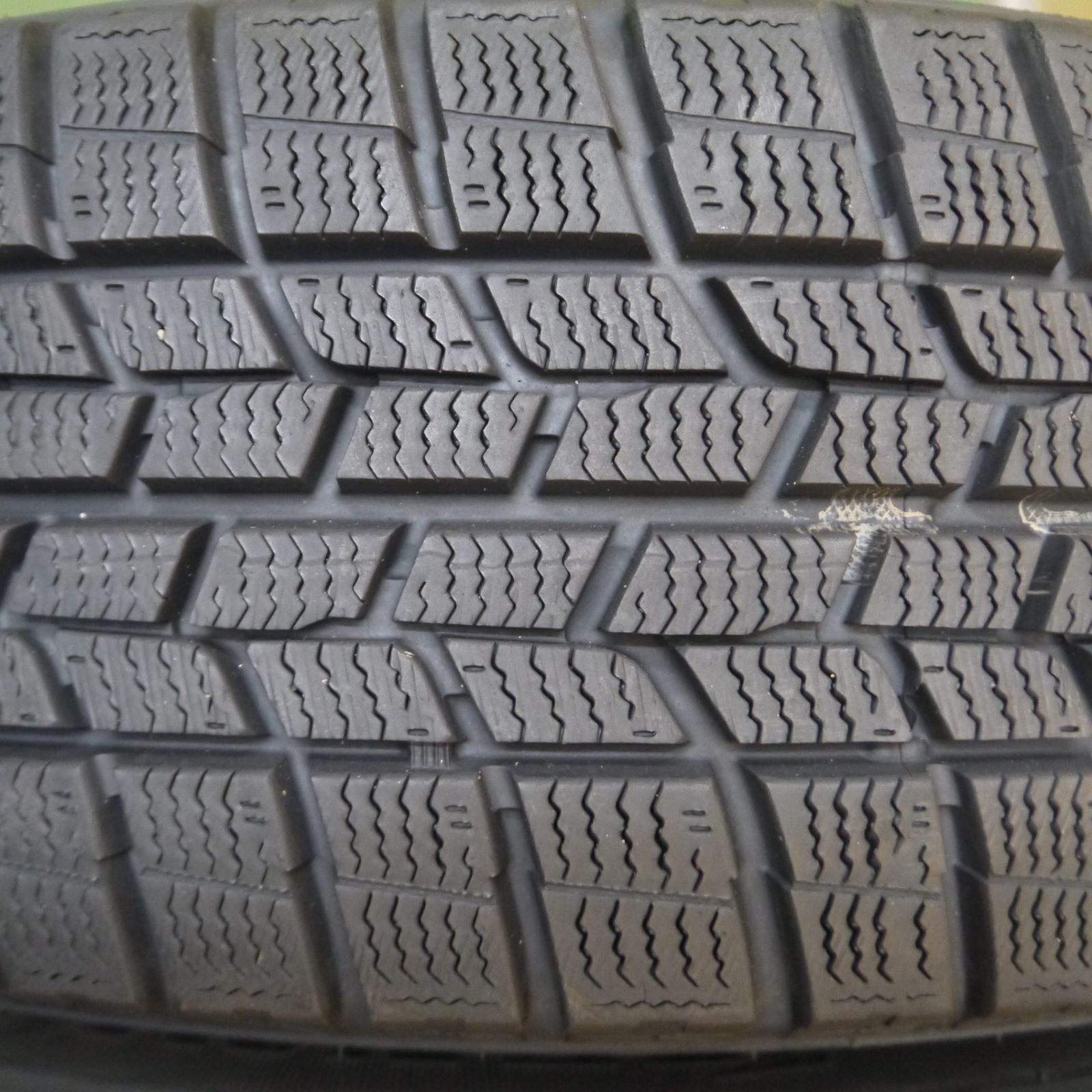 送料無料*バリ溝！20年！9.5分以上☆シエンタ 等 185/60R15 