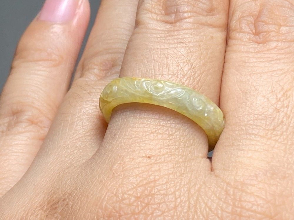 L11-202 氷種 彫花藤草 黄翡翠 16.5号 ミャンマー産 A貨 本翡翠