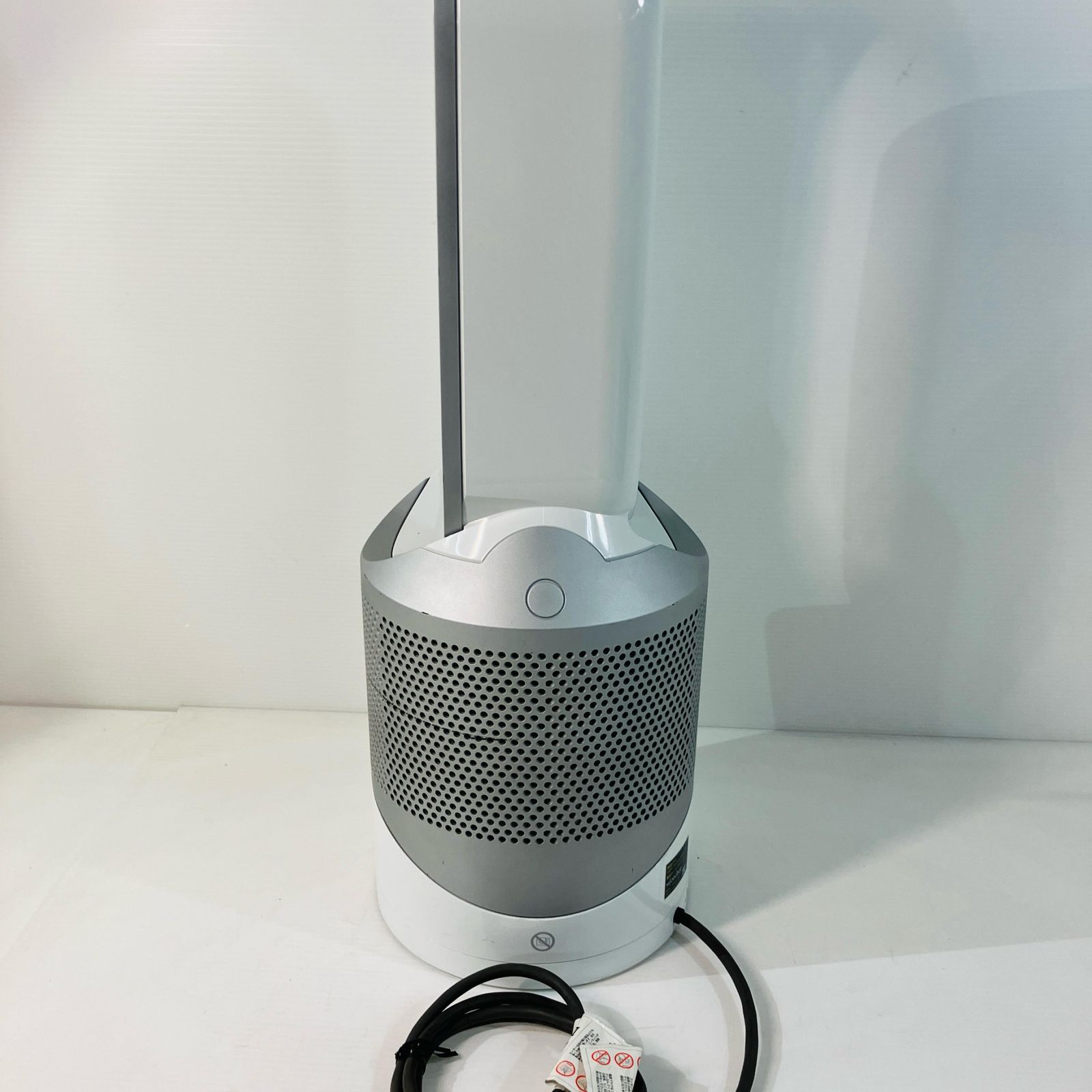 ☆ Dyson ダイソン 空気清浄器 空気清浄機能付ファンヒーター HP03 ダイソン株式会社 hot＋cool 2018年製 涼しく 快適 暖かくて  寛ぎ リモコン付き ※フィルター交換が必要 HP03 ダイソン株式会社 シルバー&ホワイト 4.04kg - メルカリ