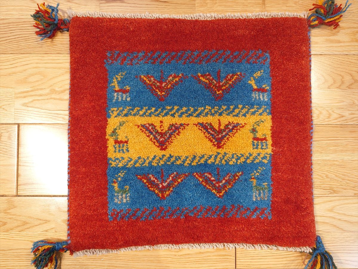 ペルシャ ギャッベ ミニマット ラグ 横43x40㎝ 茜色 青色 黄色 鹿 生命の木 T8373