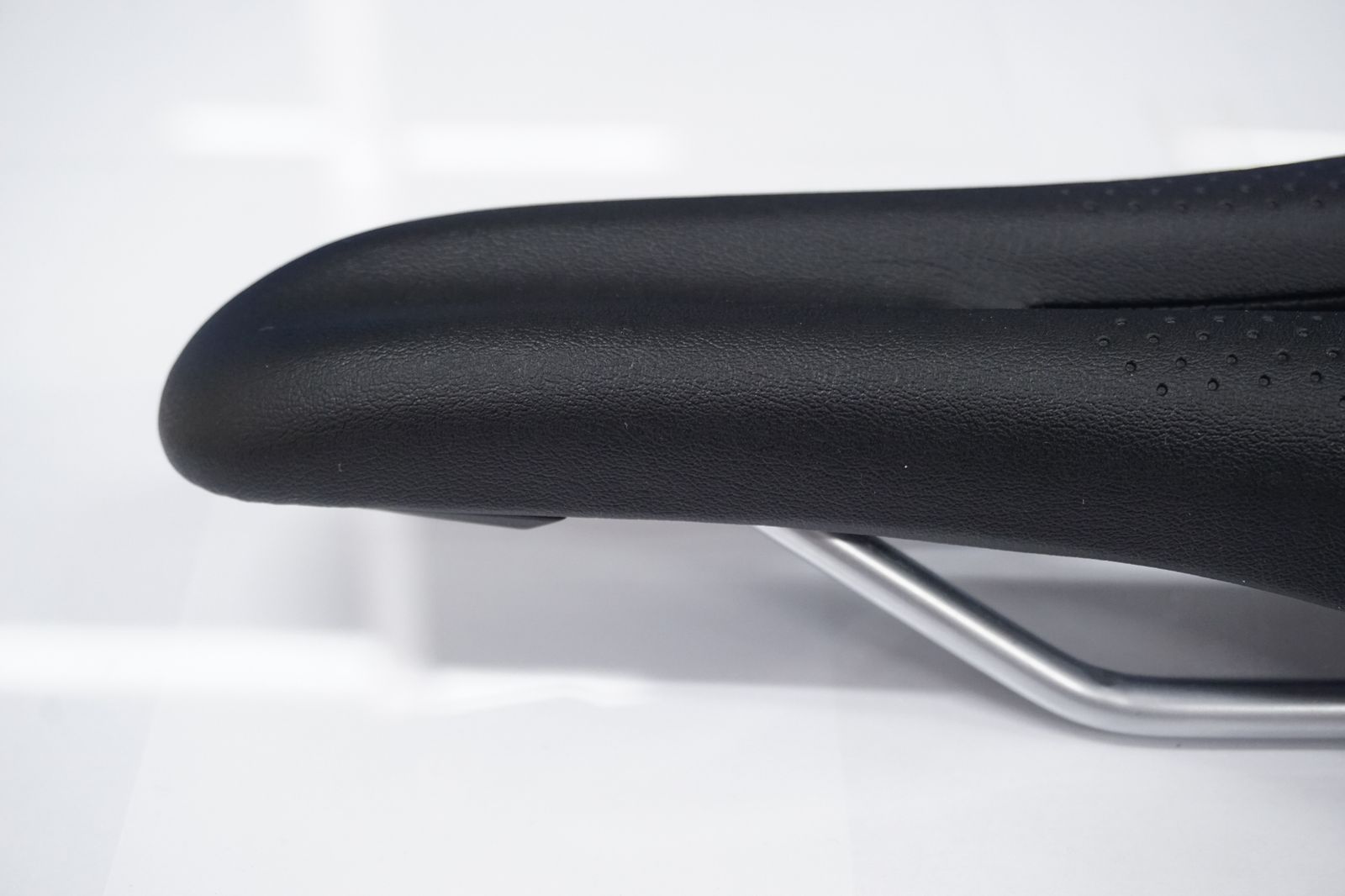 ボントレガー  BONTRAGER MONTROSE ELITE Bontrager Montrose Elite Bike Saddle - Electra Bikes