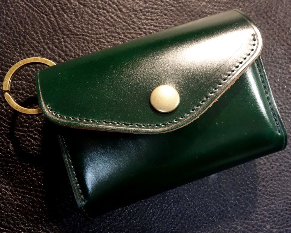 ◇リングミニウォレット◇高品質国産アニリン染めオイルコードバン アンティークグリーン 立体成型 大容量 コンパクトウォレット 受注製作(納期約2週間)  財布 緑 購入 リングミニウォレット高品質国産アニリン染めオイルコードバン