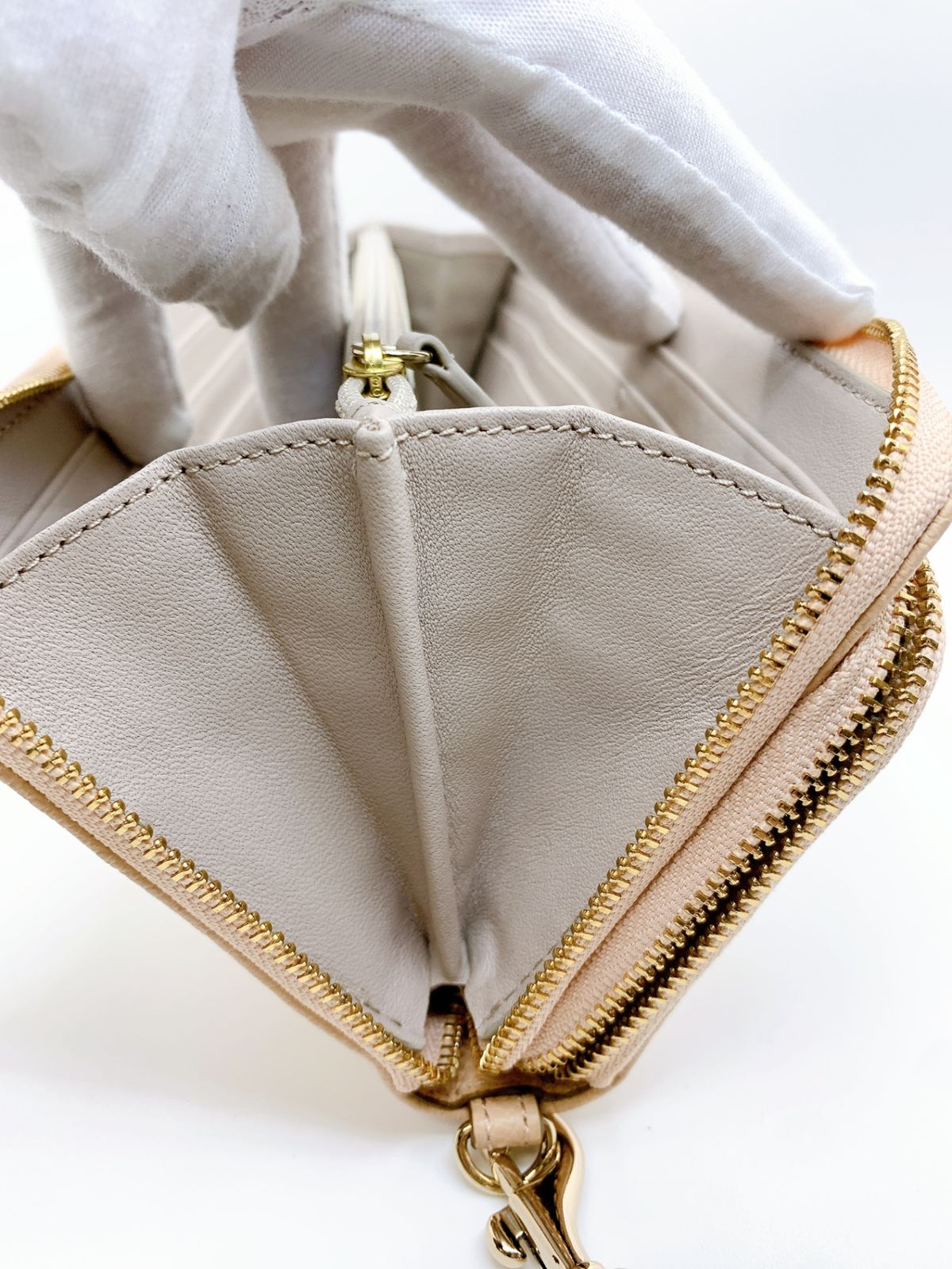 COACH/コーチ　長財布　ラウンドファスナー　ストラップ付　オフホワイト　ベージュ/ゴールド/シグネチャー　SH159 楽天市場】【卸価格!!】COACH/コーチ 長財布 ラウンドファスナー