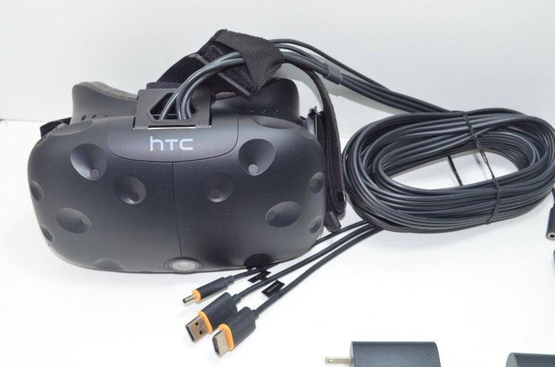 HTC VIVE フルセット VRヘッドセット モーションコントローラー ベースステーション付属