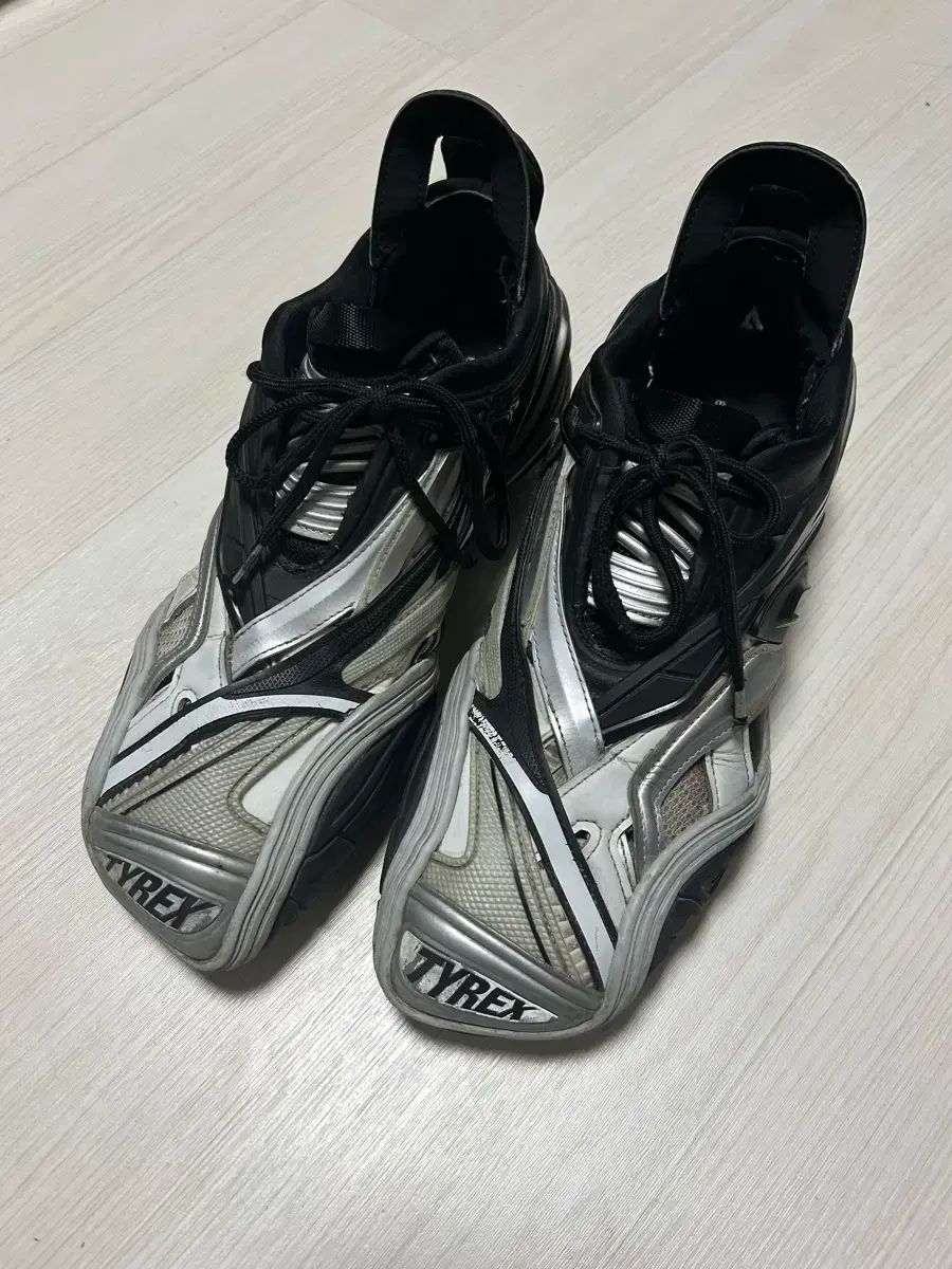 balenciaga tyrex 42 黒 タイレックス 【公式通販】