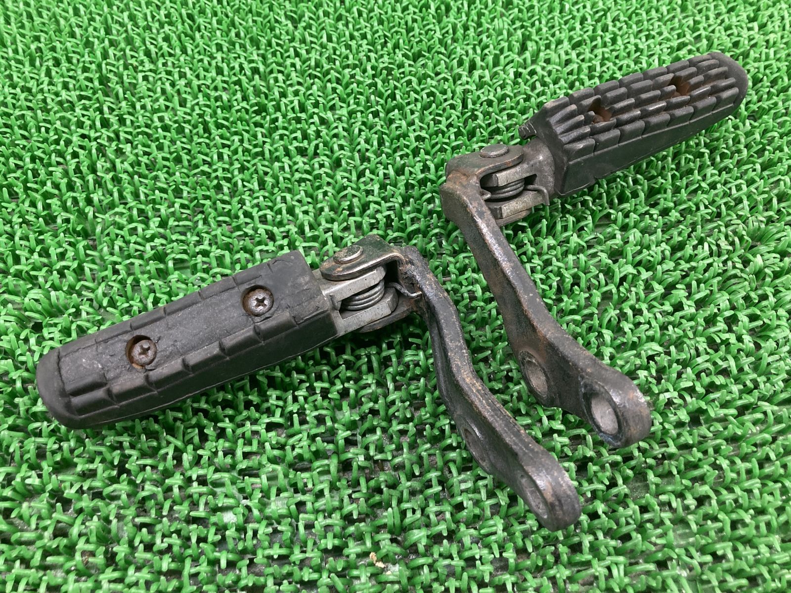 SR400 ステップ 左右 ヤマハ 純正  バイク 部品 1JR RH01J メインステップ 曲がり無し 品薄 希少品 車検 Genuine