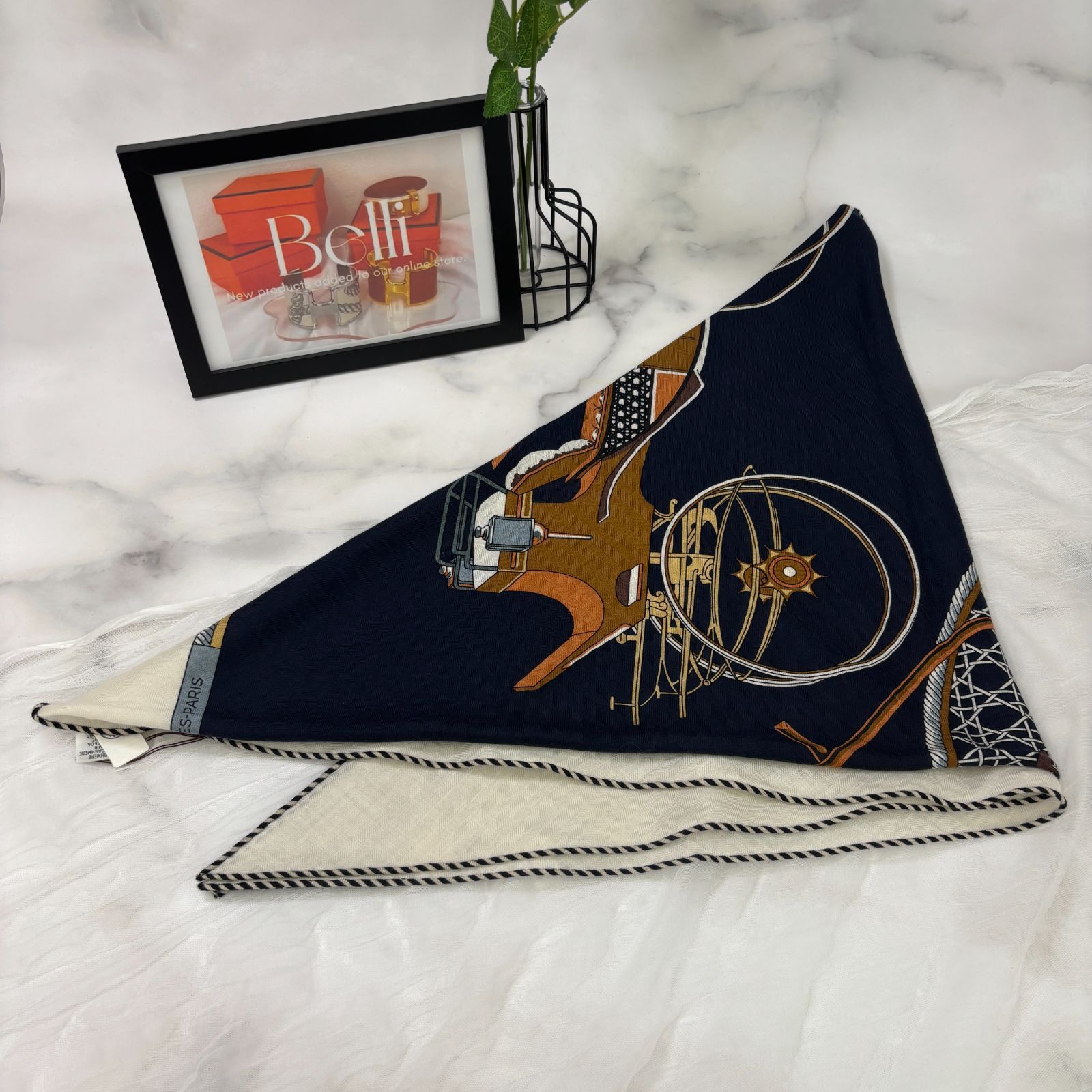 エルメス HERMES ショール トライアングルジェアン 《 折畳み式