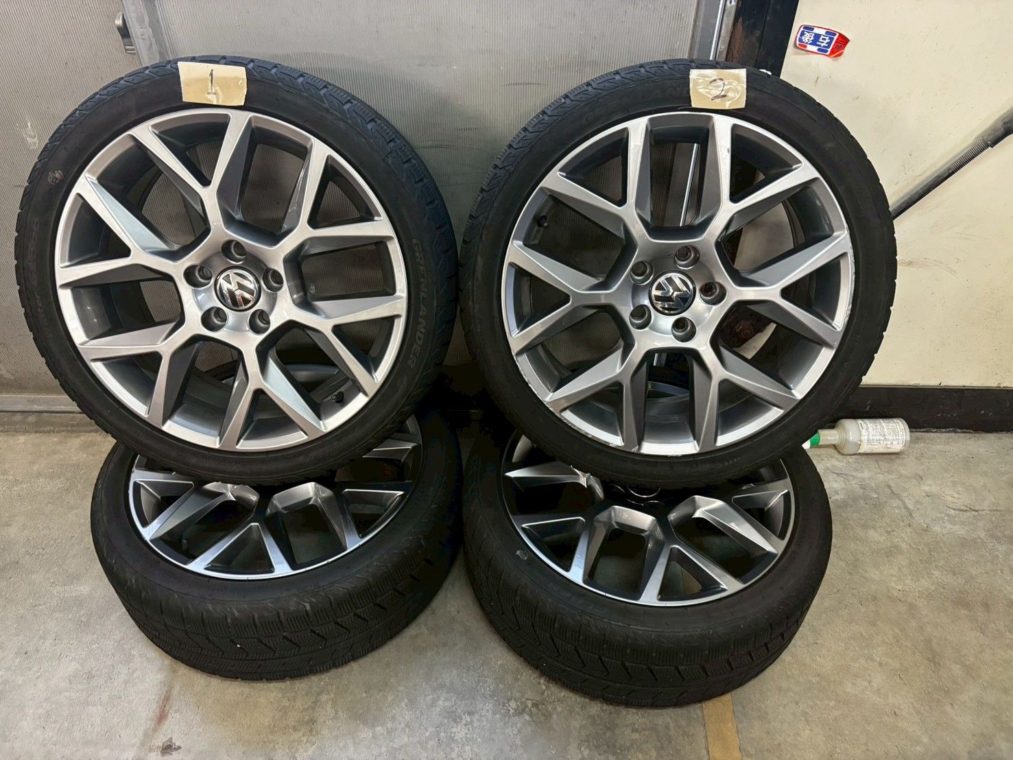 フォルクスワーゲン ゴルフ5 R32で使用 1KBUBFスタッドレスタイヤアルミホイール４本セット 225 40 R18 み