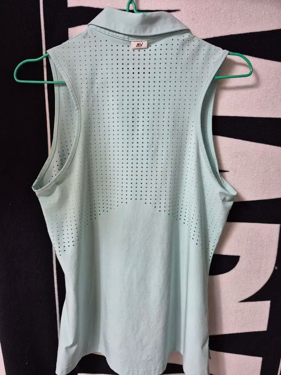 新品❤️anew golf❤️ノースリーブベスト 新品❤️anew golfノースリーブベスト ブラック/ホワイト