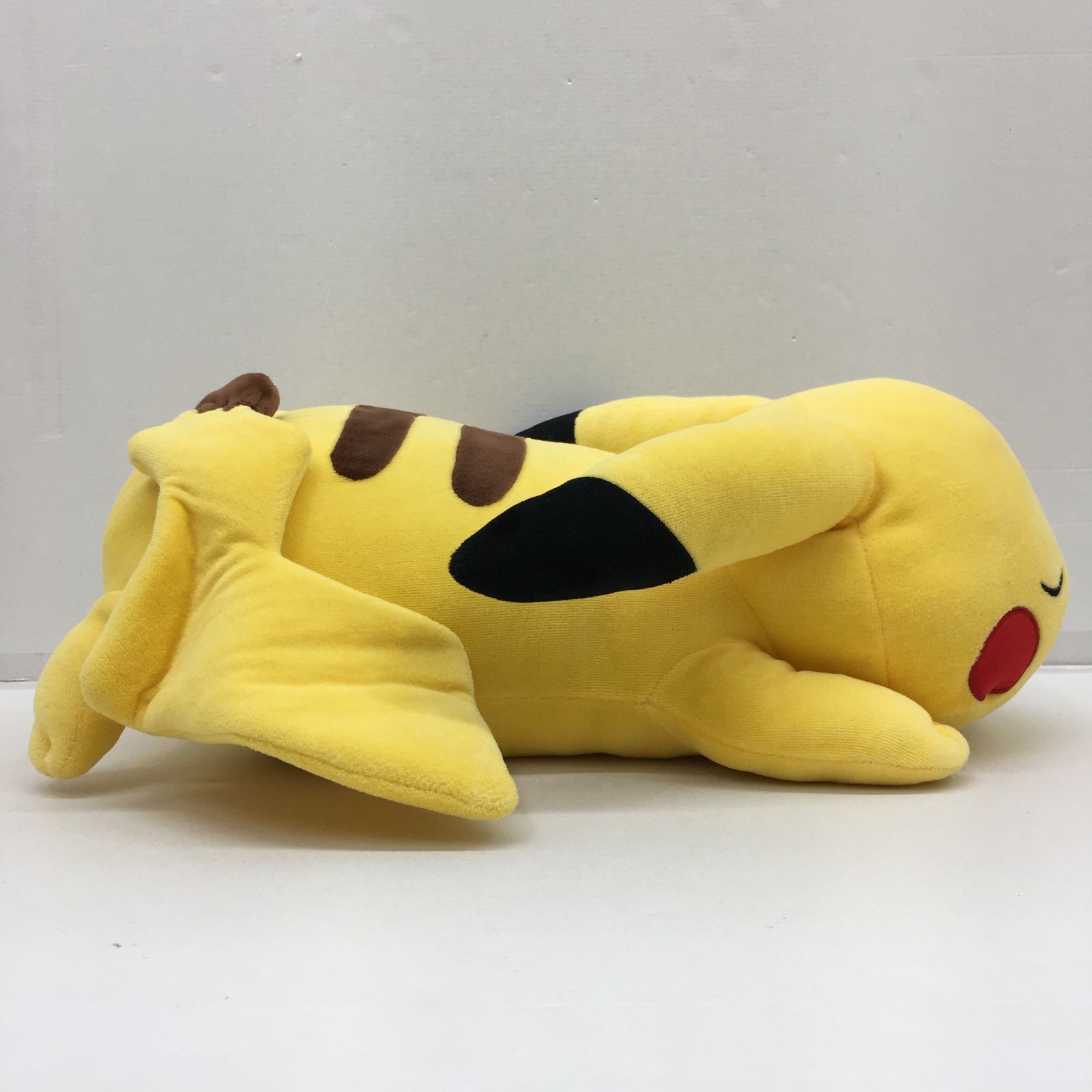 ポケモン ポケモンセンター ぬいぐるみ BIGサイズ すやすやピカチュウ ポケットモンスター 2015【M1805-003】 - メルカリ