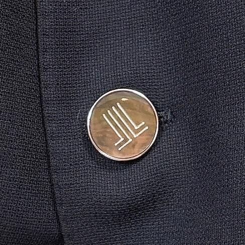 ブレザー ブランドロゴボタン