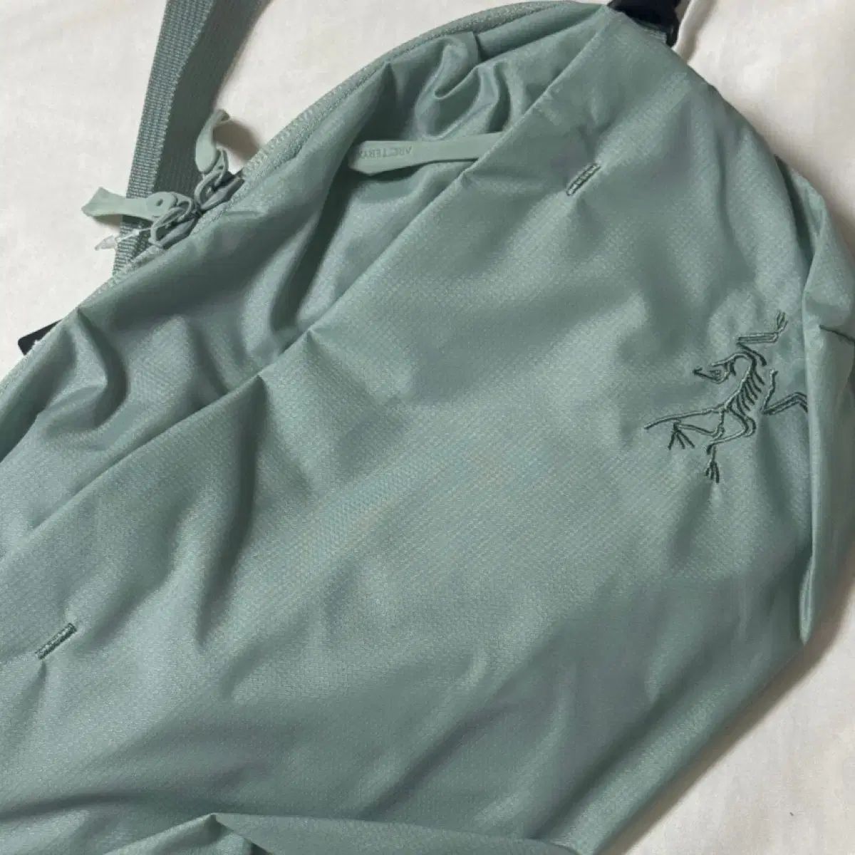 25SS アークテリクス 正規品 ヒリアド クロスボディーバッグ ストーングリーン ほぼ