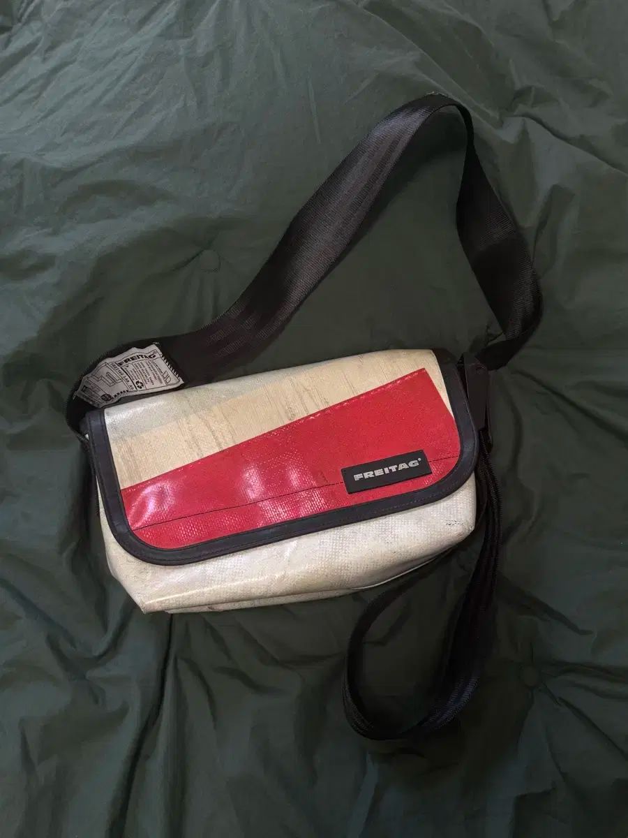 FREITAG メッセンジャーバッグ レッド/グレー FREITAG メッセンジャー