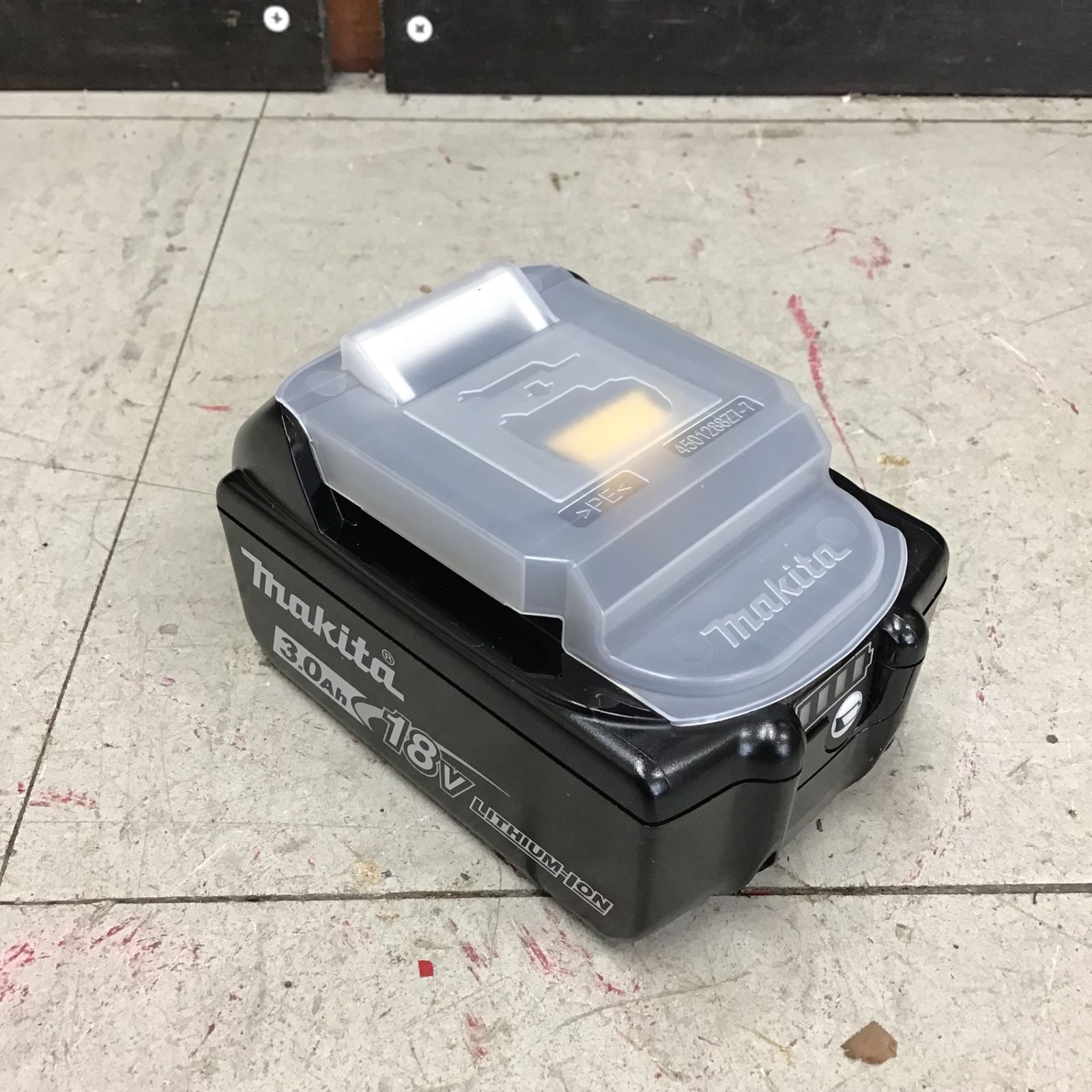 【未使用品】 マキタ/makita 充電式芝生バリカン MUM604DRF 【鴻巣店】 マキタ MUM604DZ 充電式芝生バリカン(刈込み幅160mm) 充電器