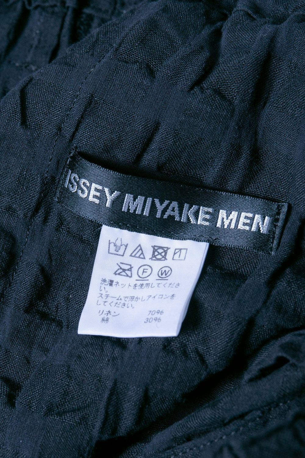 ISSEY MIYAKE MEN】❇️日本製 シワ加工パンツ-