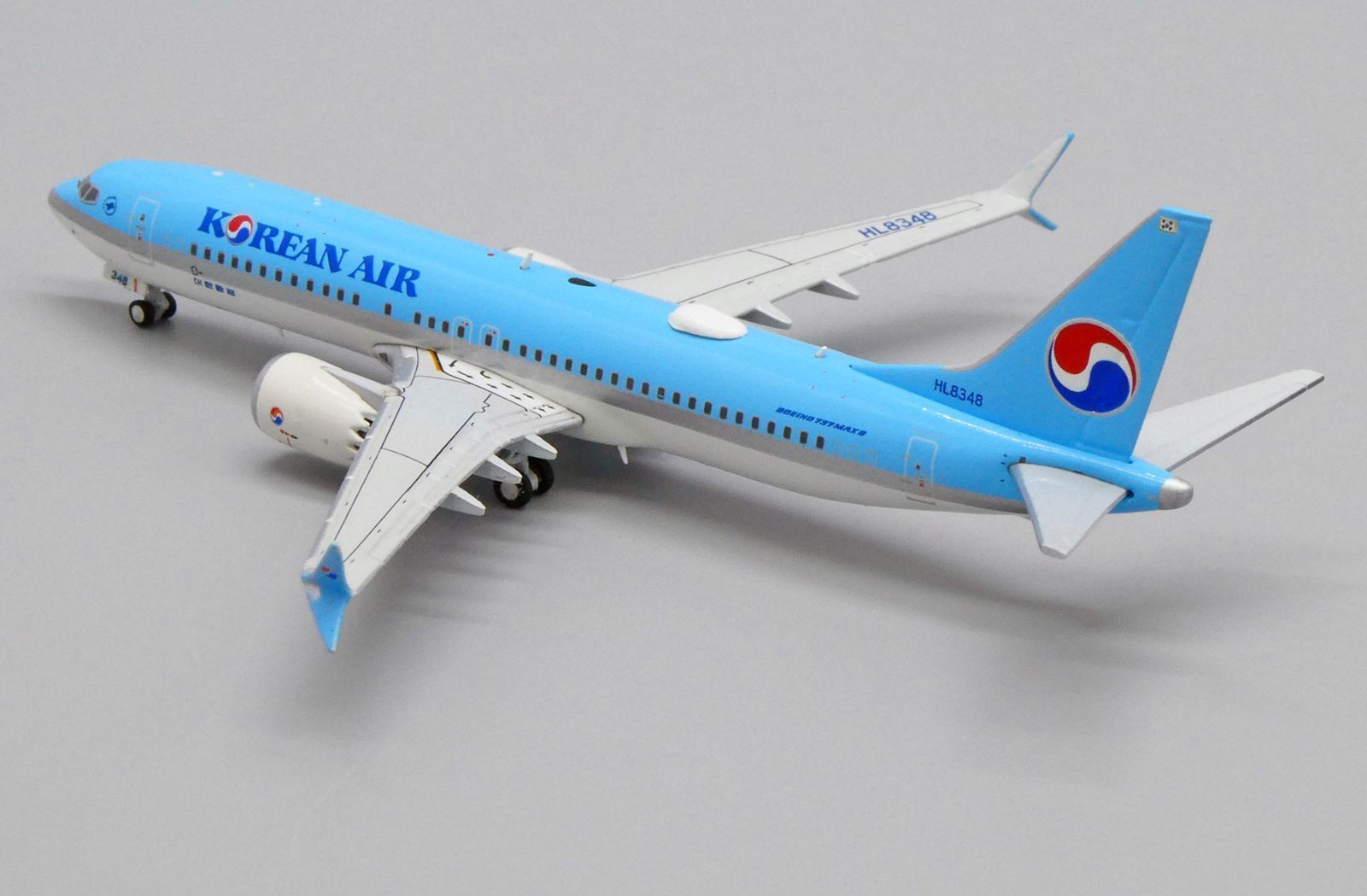 737MAX8
