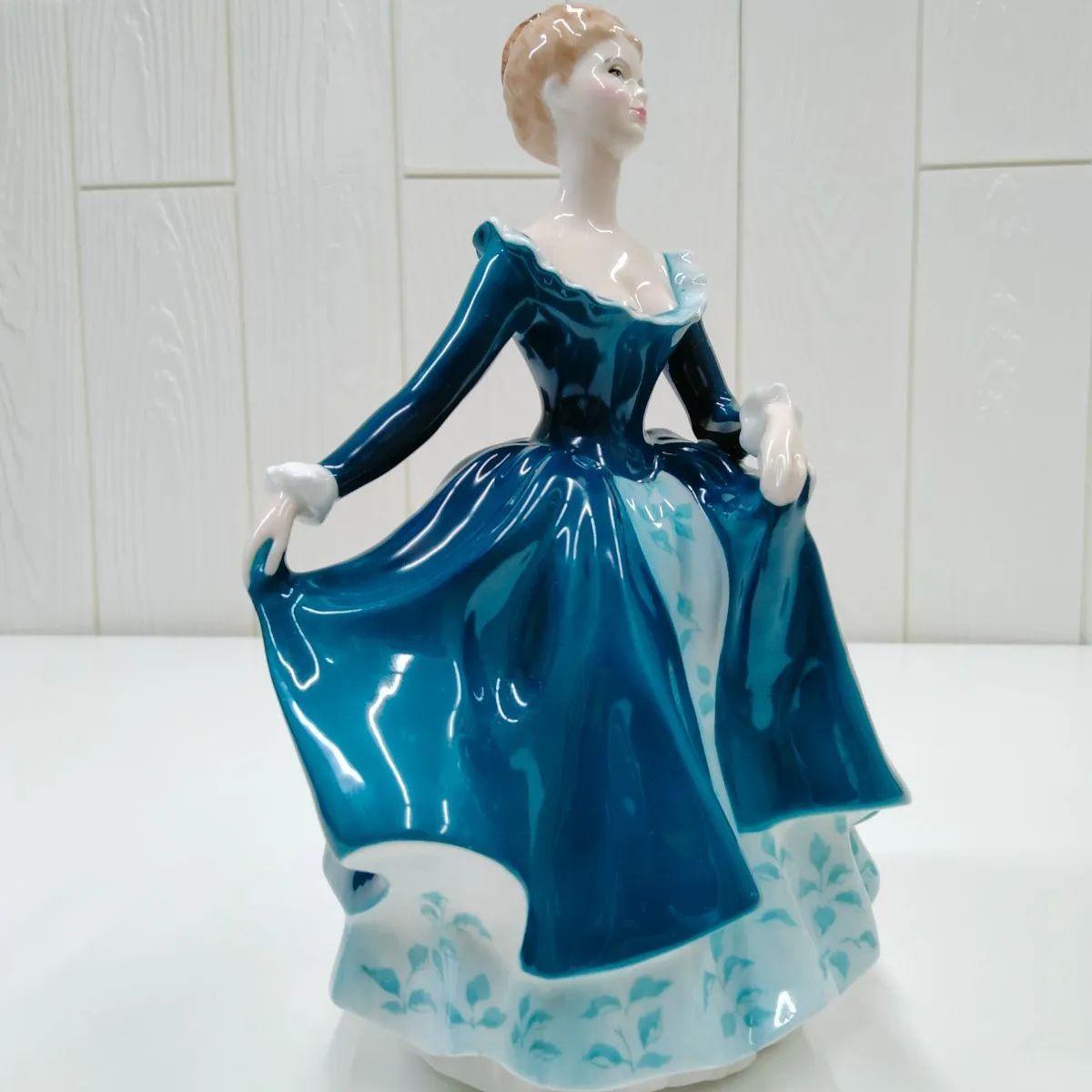   petites ロイヤルドルトン　美しい貴婦人 petites ロイヤルドルトン 美しい貴婦人 petites ロイヤルドルトン