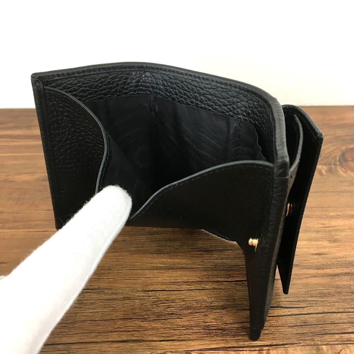 送料込み！ 未使用品 GUCCI コンパクトウォレット ブラック 227 81 送料込み！ 未使用品 GUCCI コンパクトウォレット 52327