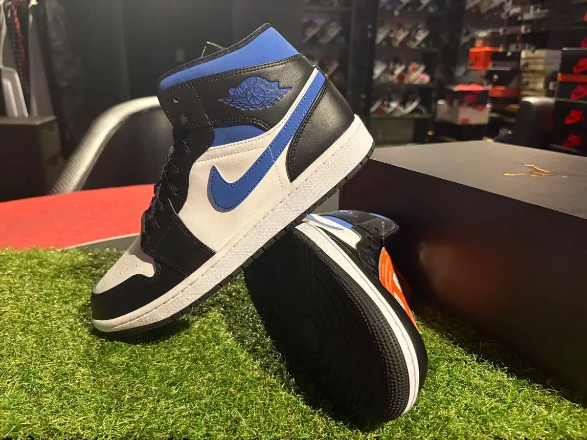 NIKE ナイキ ジョーダン 1 ミッド レーサーブルー 275