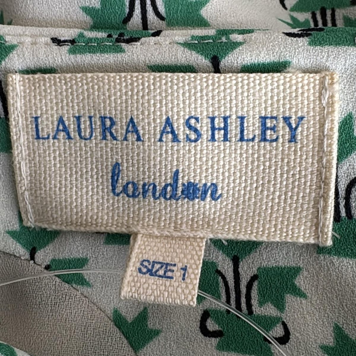 - アイボリー×グリーン×ベージュ