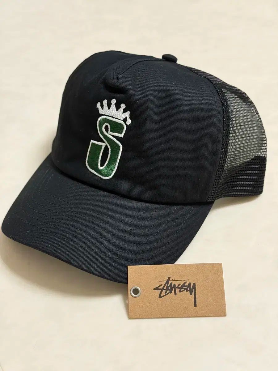 kano出品Stussy クラウンロゴ トラッカーキャップ ☆送料・関税込☆STUSSY☆Stussy Crown Stock Trucker Cap