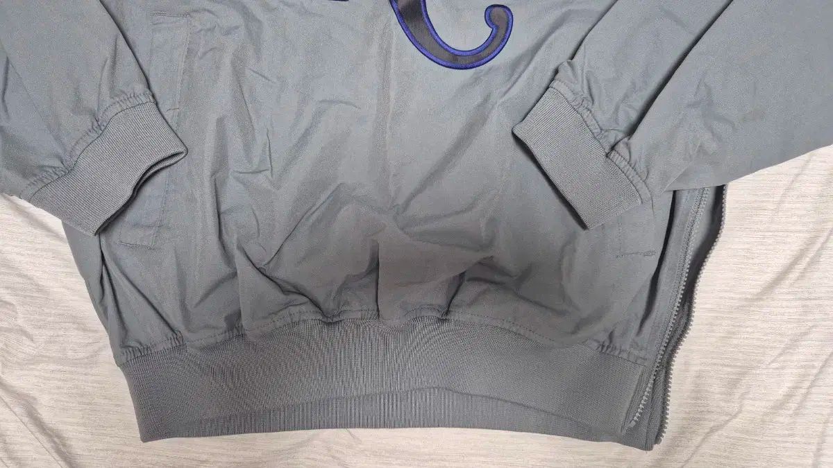 ロイヤルズ プルオーバー