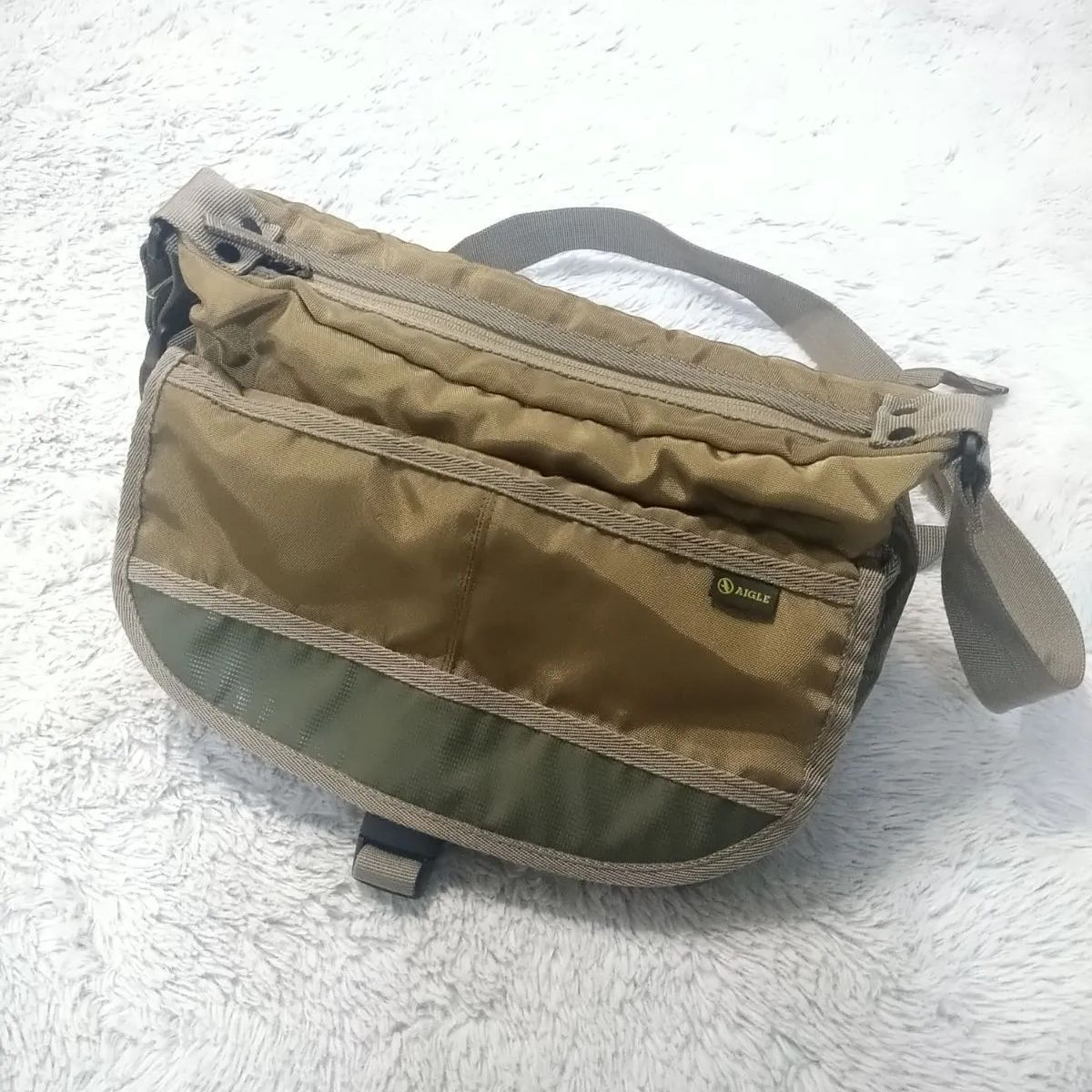 エーグル　 AIGLE　ショルダーバッグ　ボディーバッグ　ベージュ系色