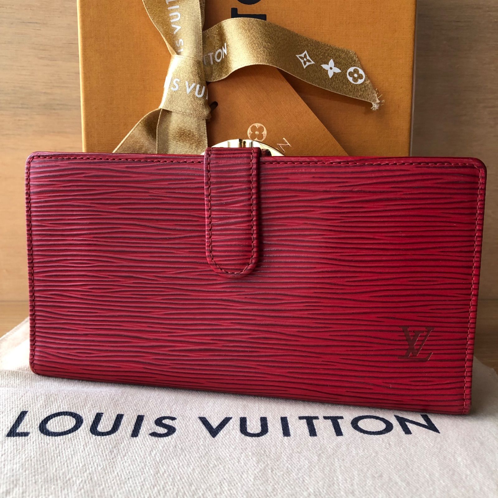 LOUIS VUITTON ルイヴィトン財布 エピ 赤