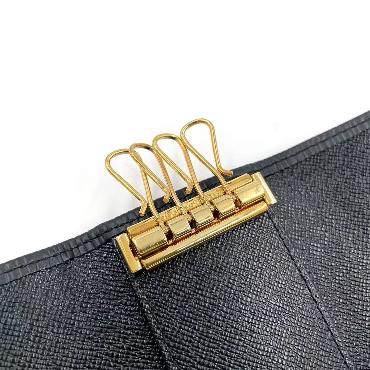 LOUIS VUITTON ミュルティクレ4 エピ エピ ノワール レザー