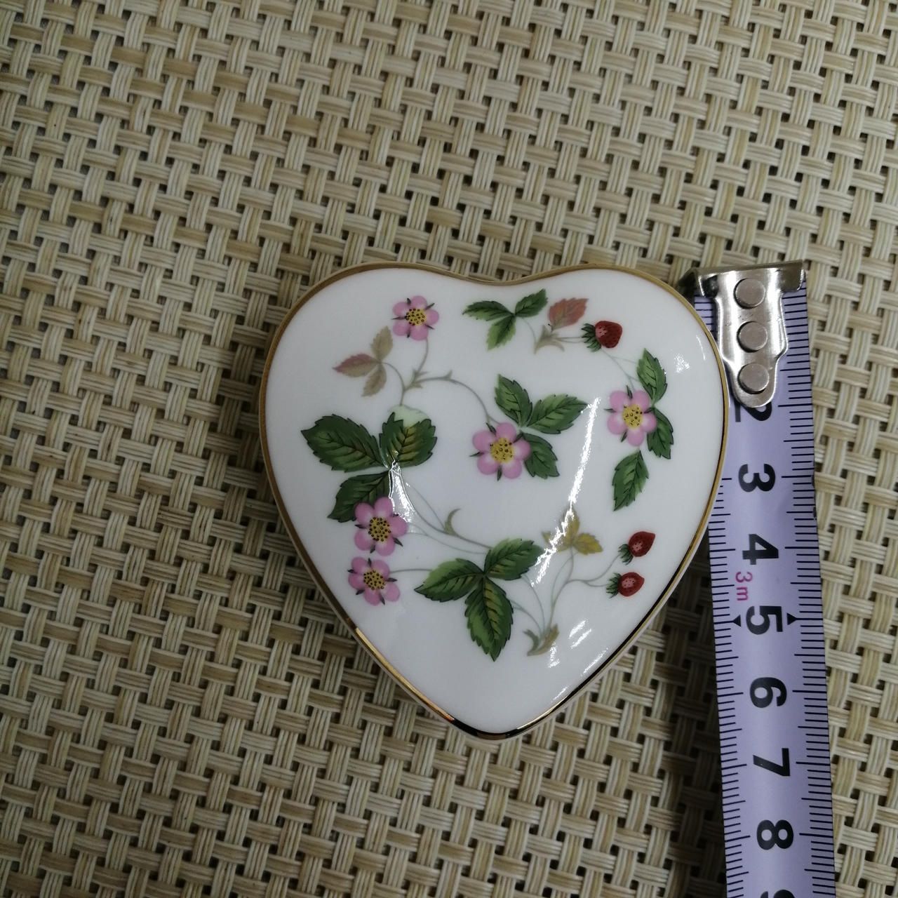 美品✨ウェッジウッド ワイルドストロベリー 小物入れ キャンディー入れ 箱 WEDGWOOD - ウェッジウッド ワイルドストロベリー 小物入れの