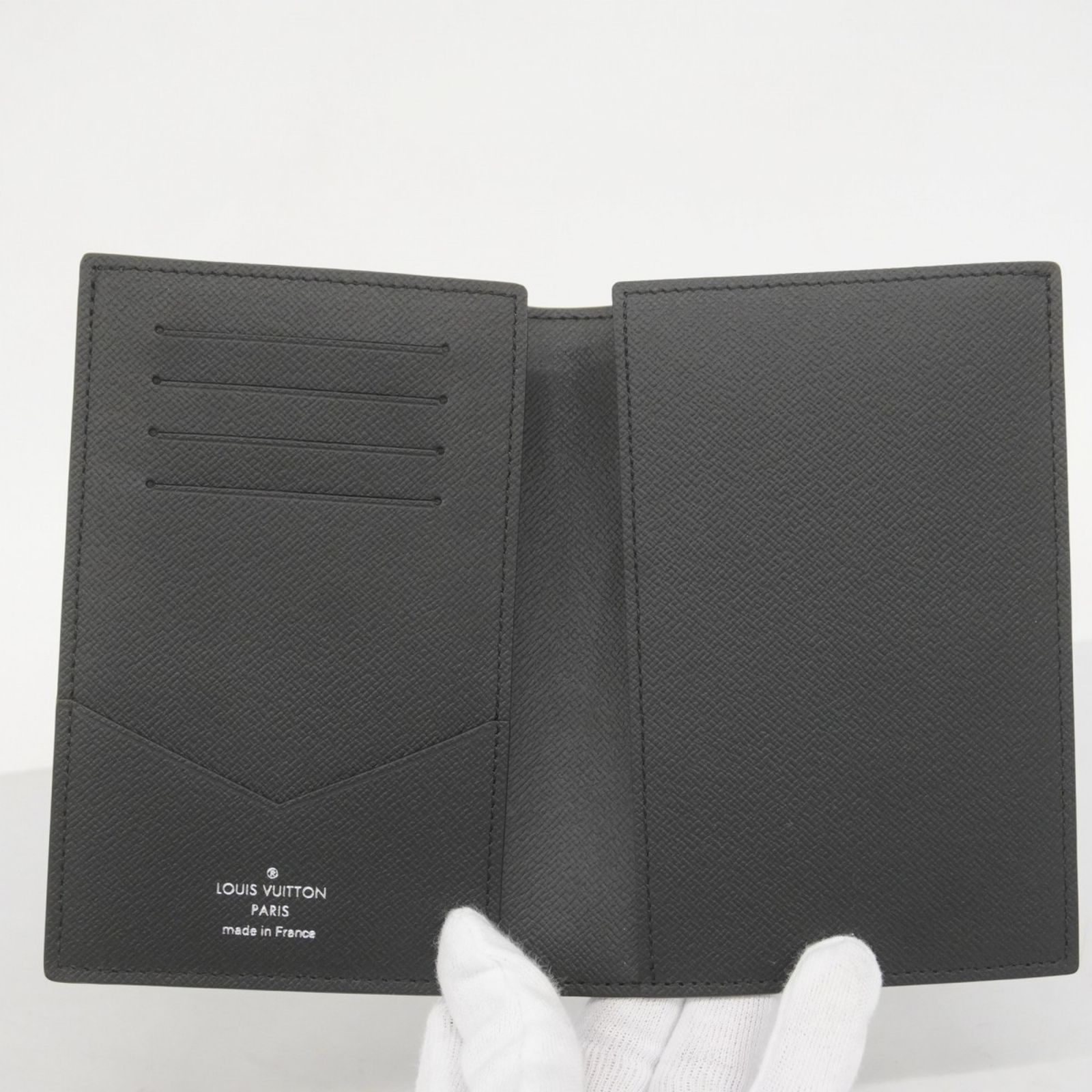 【箱付き 美品】ルイヴィトン モノグラム エクリプス パスポートケース グレー m64501_01.jpg